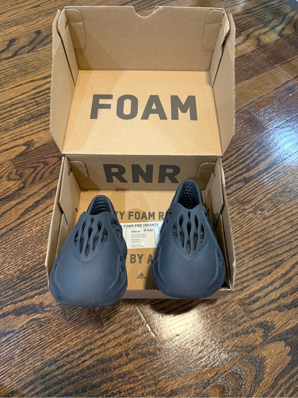 Yeezy Foam RNNR Kids Slippers in Black